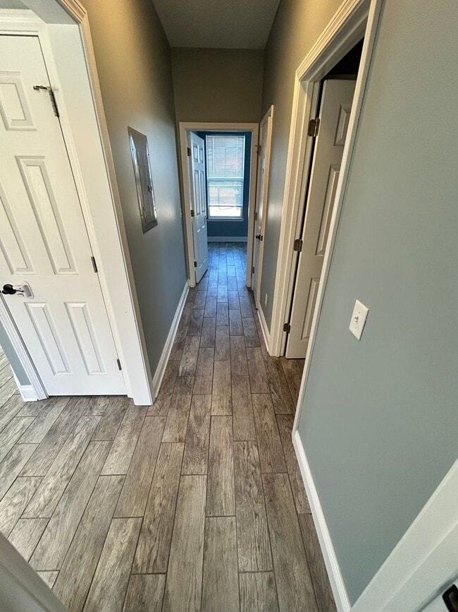 Building Photo - 664 Helen Ave