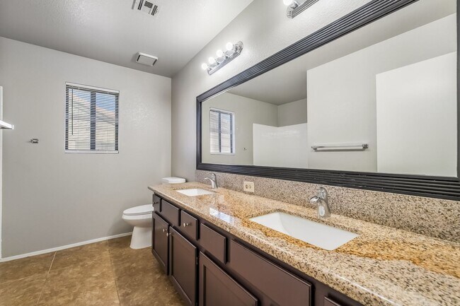 Building Photo - Stunning 4 bedroom home in Henderson with POOL!