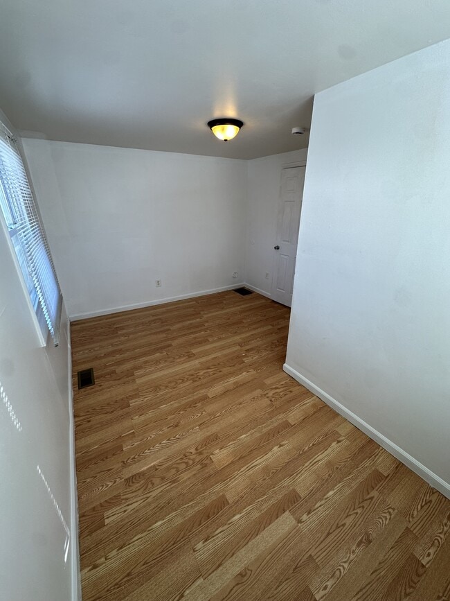 Building Photo - 215 Dunlap St