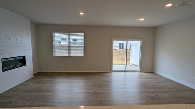 Building Photo - 1726 Harper Lily Ln