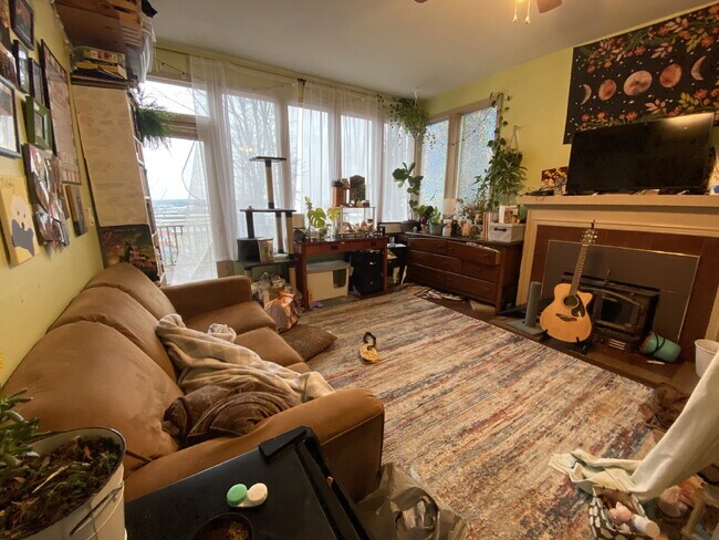 Building Photo - 825 N Garden St