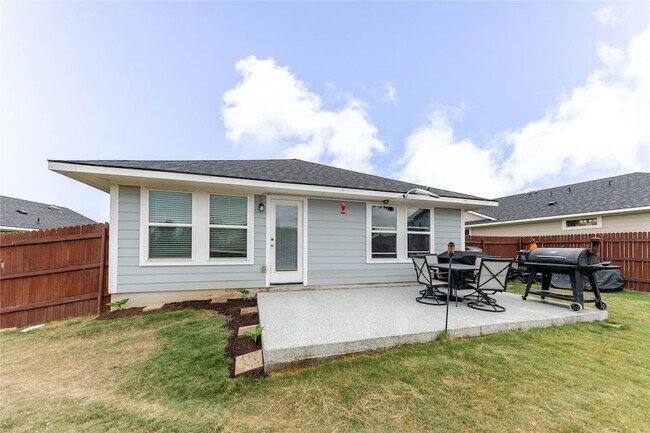 Building Photo - 303 Schuylerville Dr