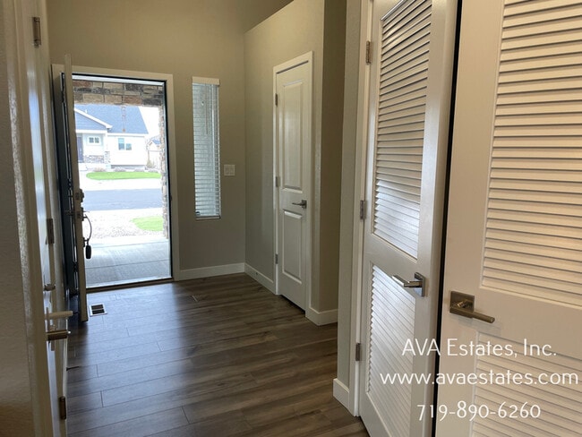 Building Photo - 2403 Sunrise Ln