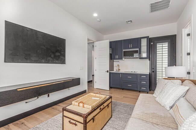 Building Photo - Luxury at Vistal