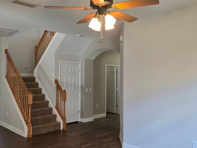 Building Photo - Freshly Painted 4BR/2BA Pool Home with Screened Pool & Spa – Move-In Ready!