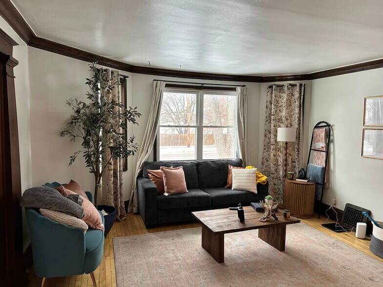 Building Photo - 800 37th Ave NE