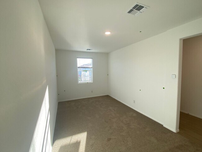 Building Photo - Beautiful Newer Build 3 Bed/2 Bath with Den in Rancho Cabrillo