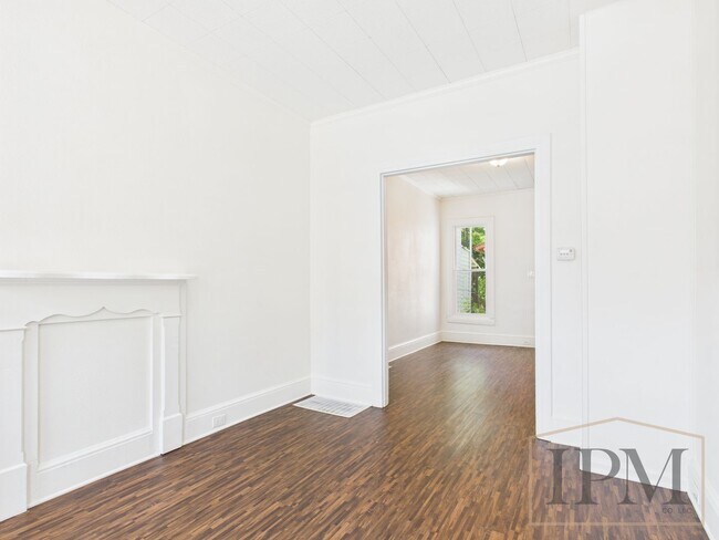 Building Photo - Available Now! Spacious 5 Bedroom Home Loc...