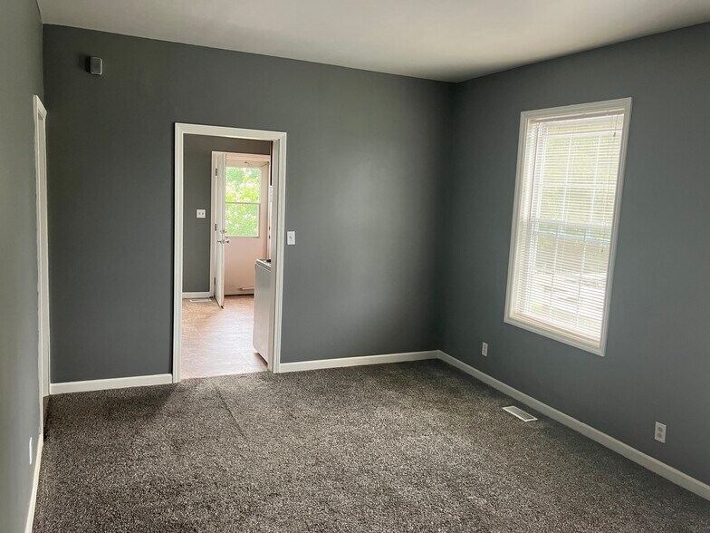 Building Photo - 1223 College Heights Dr