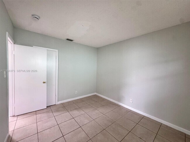 Building Photo - 990 Phippen Waiters Rd