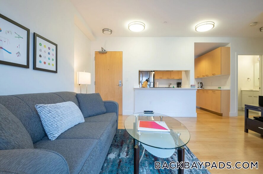 Primary Photo - 1085 Boylston St