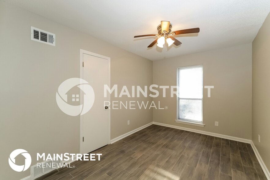 Building Photo - 2570 Hillcrest Dr