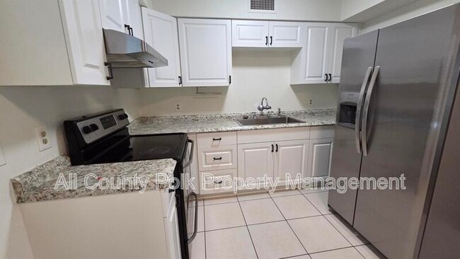 Building Photo - 915 Ariana St