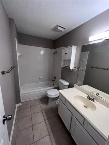 Building Photo - 584 Lake Forest Dr