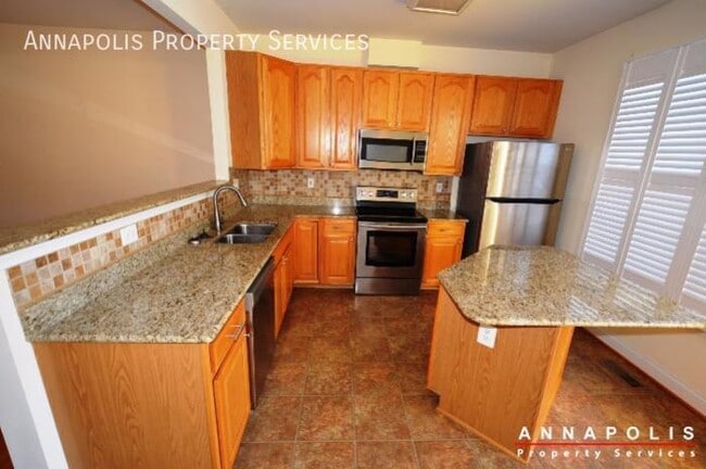 Building Photo - 828 Stonehurst Ct