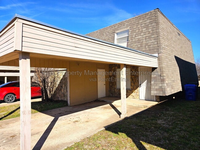 Building Photo - 1707 Beaumont Dr