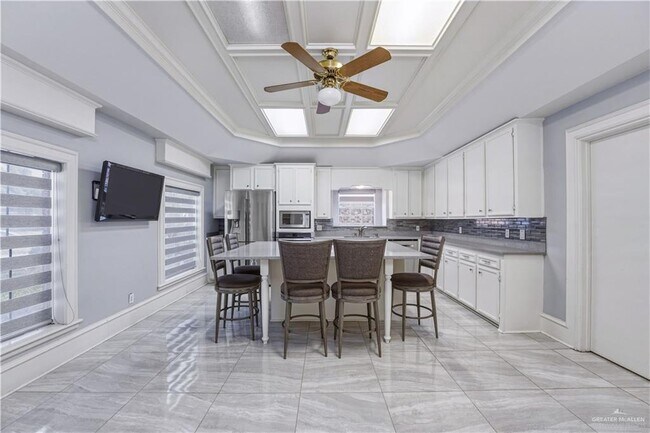 Building Photo - 10 Cardinal Ave