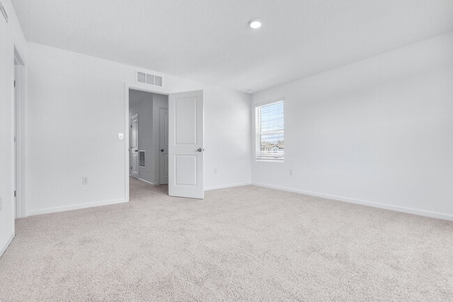 Building Photo - 3265 Vesara Dr