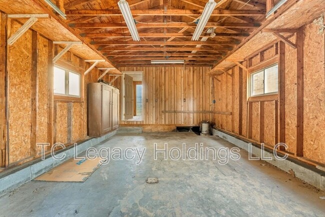 Building Photo - 1121 Eastwood Dr