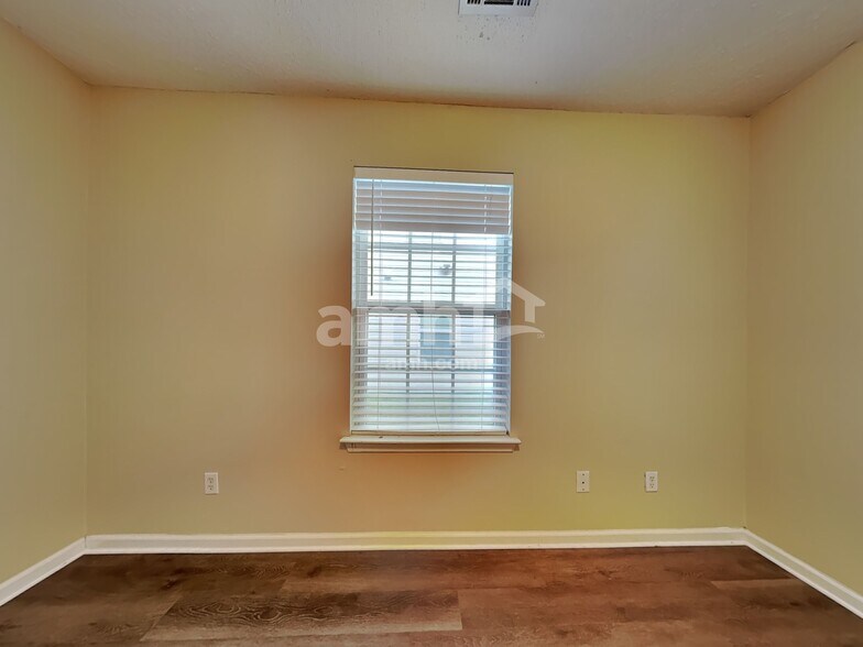 Building Photo - 7 Holly Springs Cir