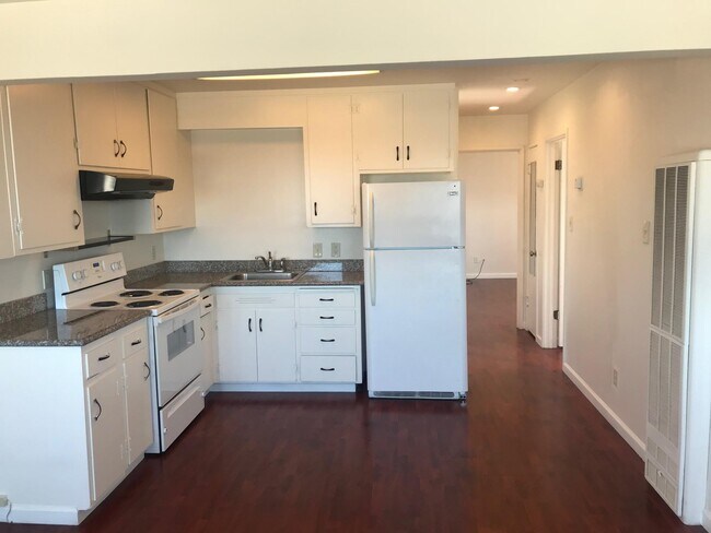 Building Photo - 841 Solano Ave