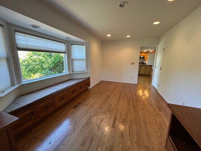 Building Photo - 416 Oak Vista Dr