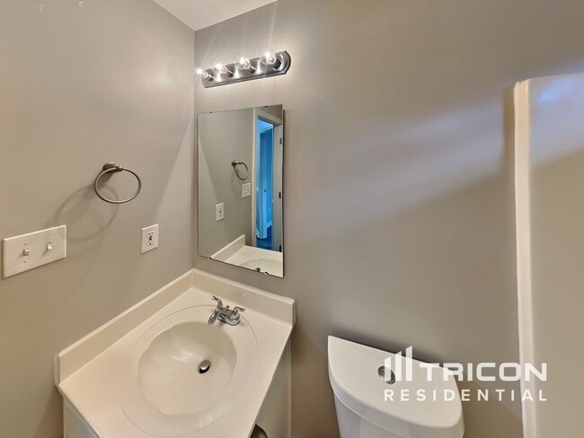 Building Photo - 8800 Willow Crest Dr