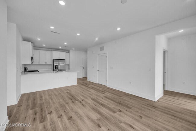 Building Photo - 28211 Radford Ct