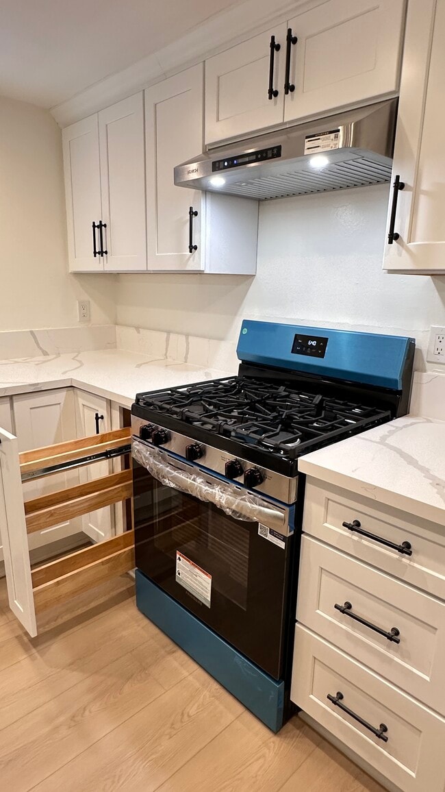 Building Photo - 1472 Camelot Dr