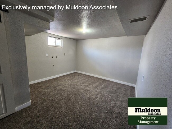 Building Photo - Fully remodeled 4 bedroom available now!