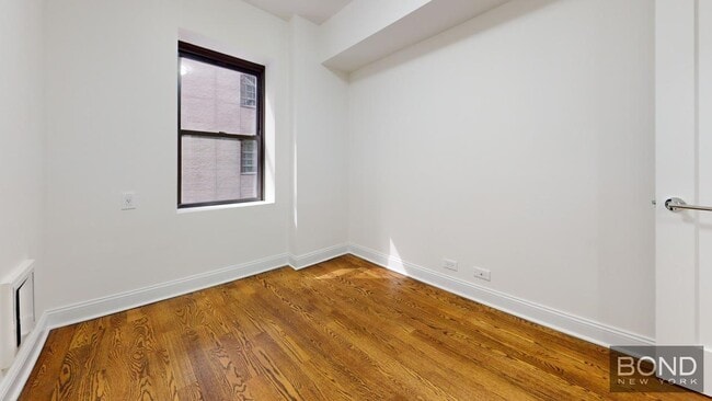 Building Photo - 157 W 57th St