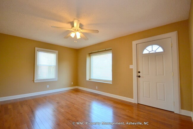 Building Photo - 17 Morris St