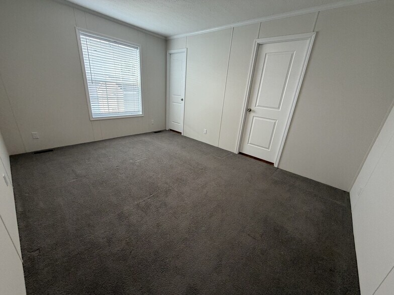 Building Photo - 15882 Villaire Ave