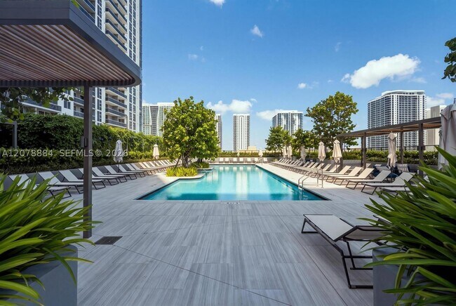 Building Photo - 1400 Biscayne Blvd