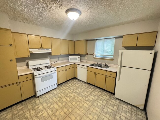 Building Photo - 151 N Belvedere Blvd