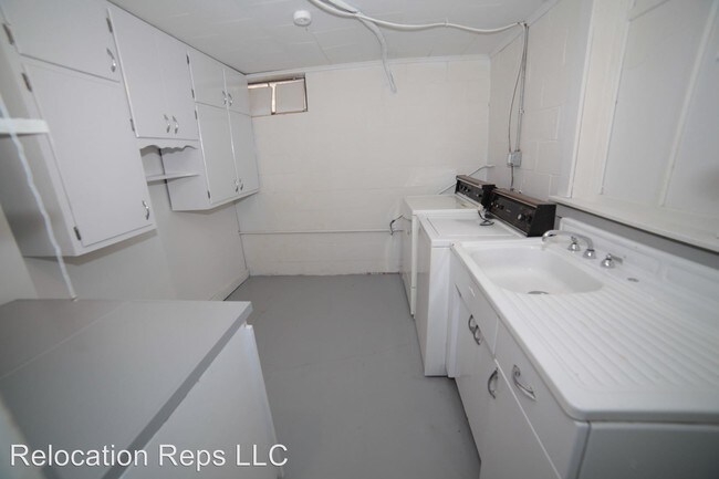 Building Photo - 2915 W 49th St