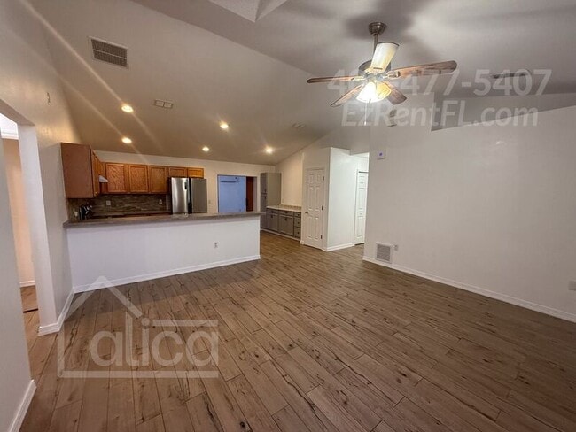 Building Photo - 1143 Madura Dr