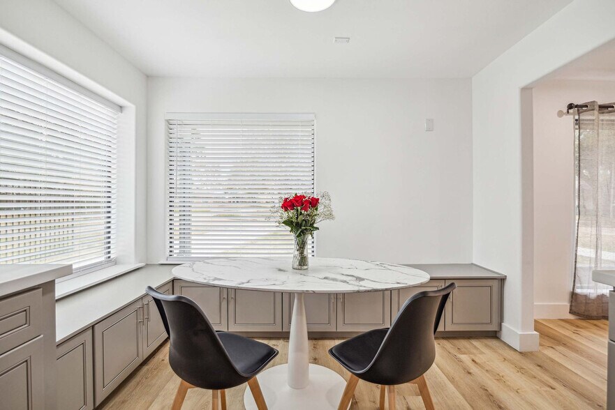 Building Photo - 5631 Cerritos Dr