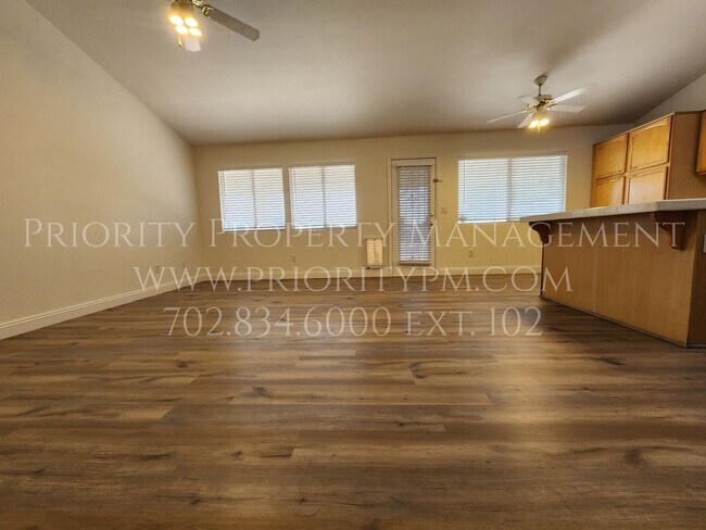 Building Photo - Stallion Mountain Golf Course Home~4 Bed ~...
