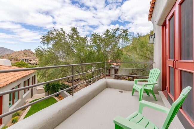 Building Photo - 7421 N Las Brisas Ln