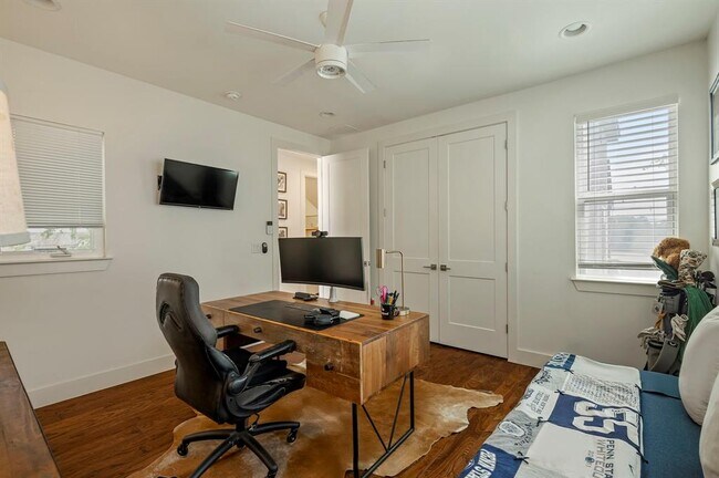 Building Photo - 2812 Oak Springs Dr