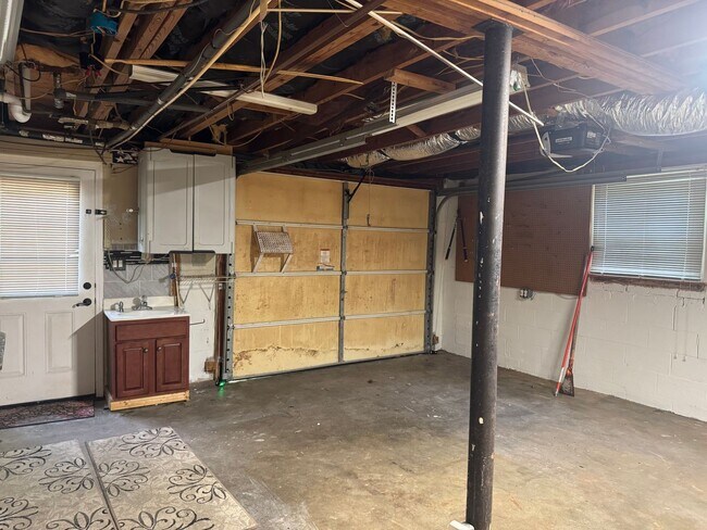 Building Photo - Beautiful 3 Bed 3 Bath Home nestled in St. B!