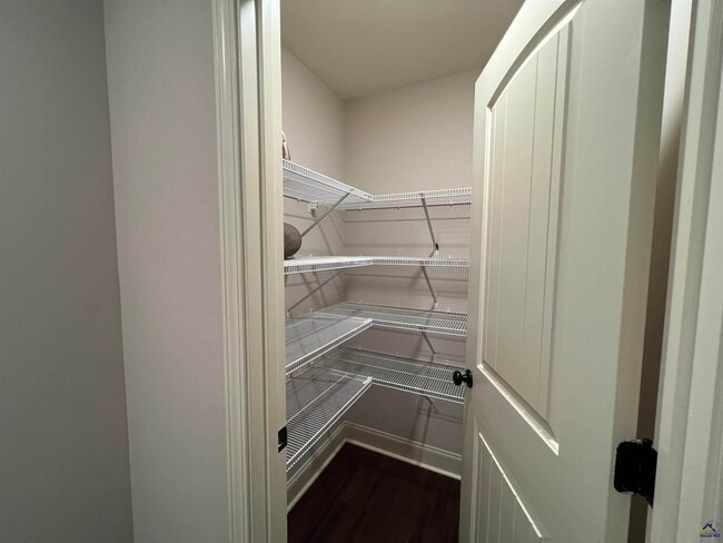 Building Photo - 122 Boundary Dr