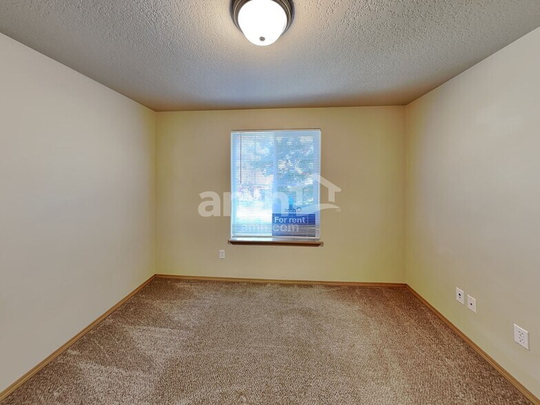 Building Photo - 467 Whitney Dr