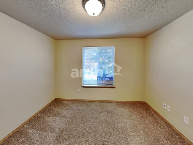 Building Photo - 467 Whitney Dr