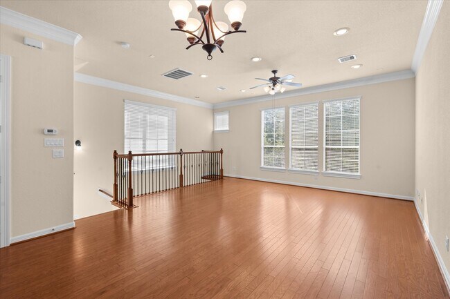 Building Photo - 3318 Clearview Villa Way