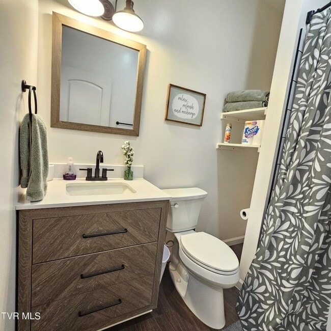 Building Photo - Modern 2-bedroom, 2 bathroom apartment convienent location