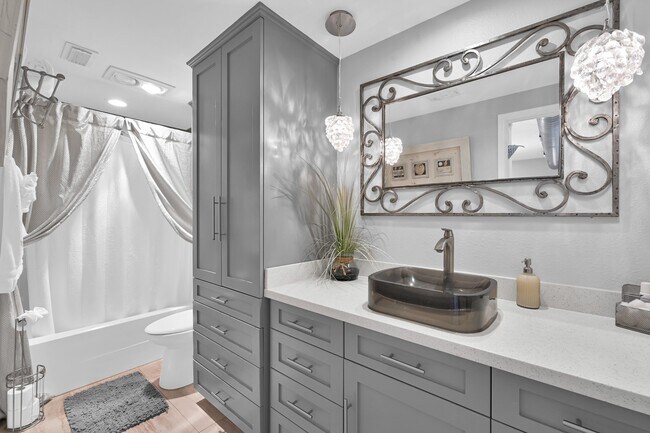 Building Photo - 12800 Melville Dr