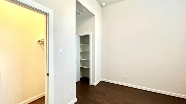 Building Photo - 212 Milas Cv