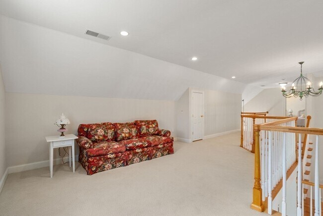Building Photo - 3 Summerland Way